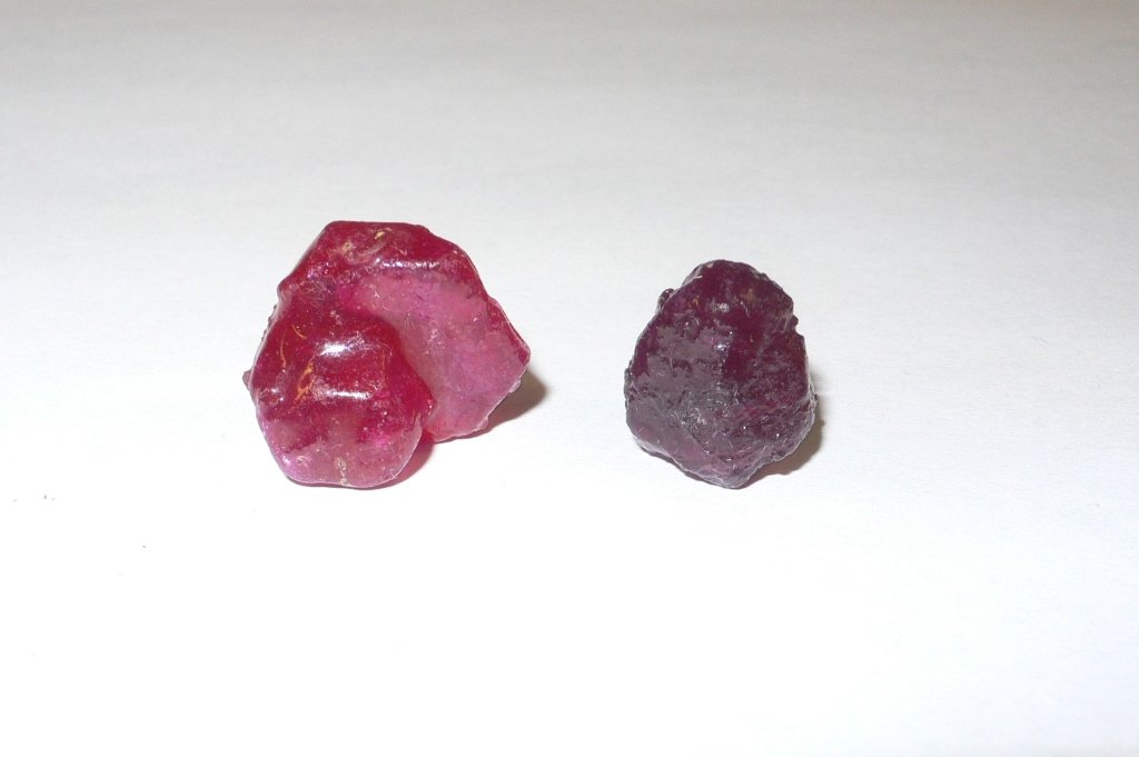 2 uncut rubies: Two uncut rubies, possibly Burma, one of cherry red about 15 cts, the other, 9 ct of pigeon blood color. These gemstones are from an old private collection