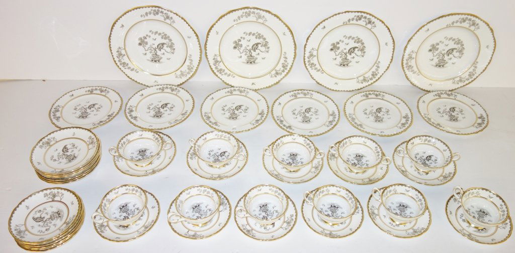 45 pieces Grosvenor Bone China plates/cups: 45 pieces Grosvenor Bone China, England, "Ming Blosson" pattern-brown & gold, cups, saucers, plates. Set not complete.