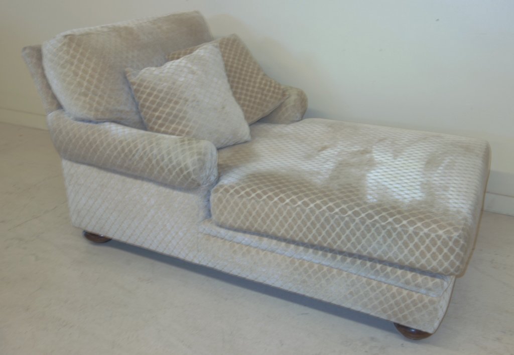 Beige chaise lounge: Beige chase lounge. 84 inches x 34 inches.