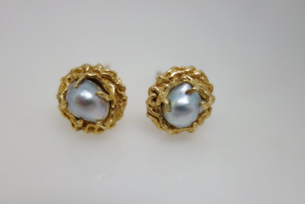 Gold & grey pearl cuff links (1 of 2)