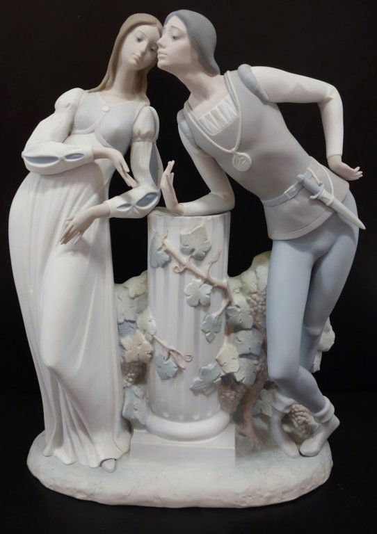 Large Lladro Romeo & Juliet statue (1 of 6)