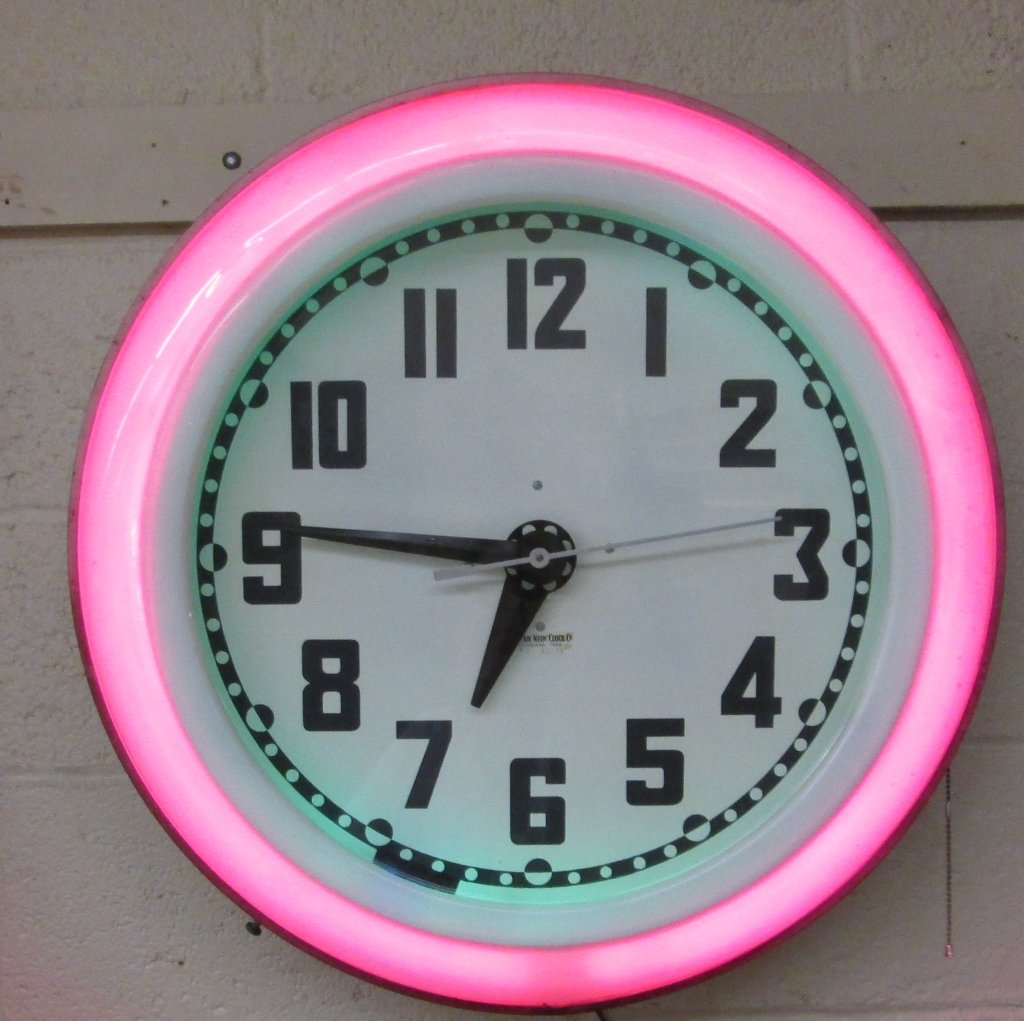 Round neon clock (1 of 5)