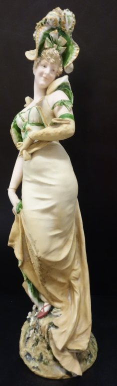 Teplitz Wien woman statue (1 of 7)