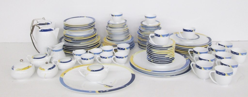 104 pieces Bernardaud Limoges set: 104 pieces Bernardaud Limoges "Nil" plates; cups; saucers; tea pot; bowls.
