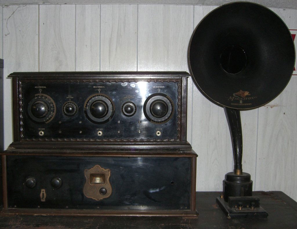 3 piece radio lot (1 of 4)