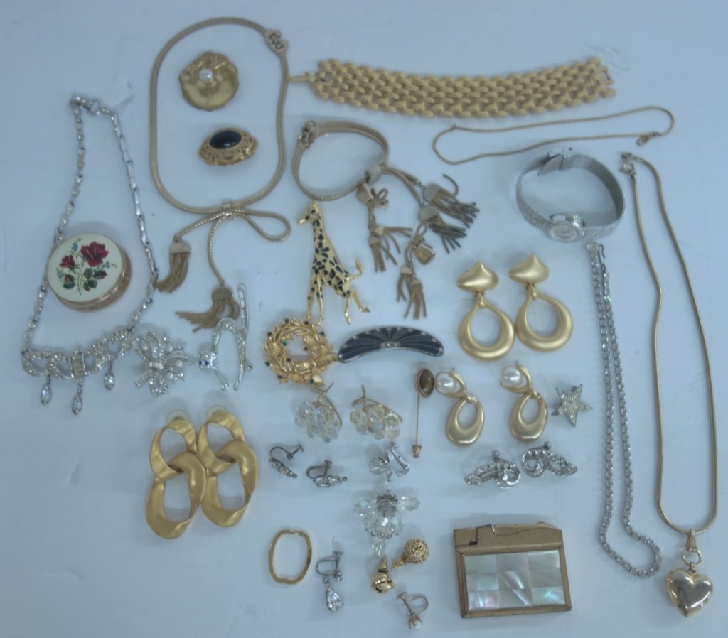 Collection of costume jewelry (1 of 10)