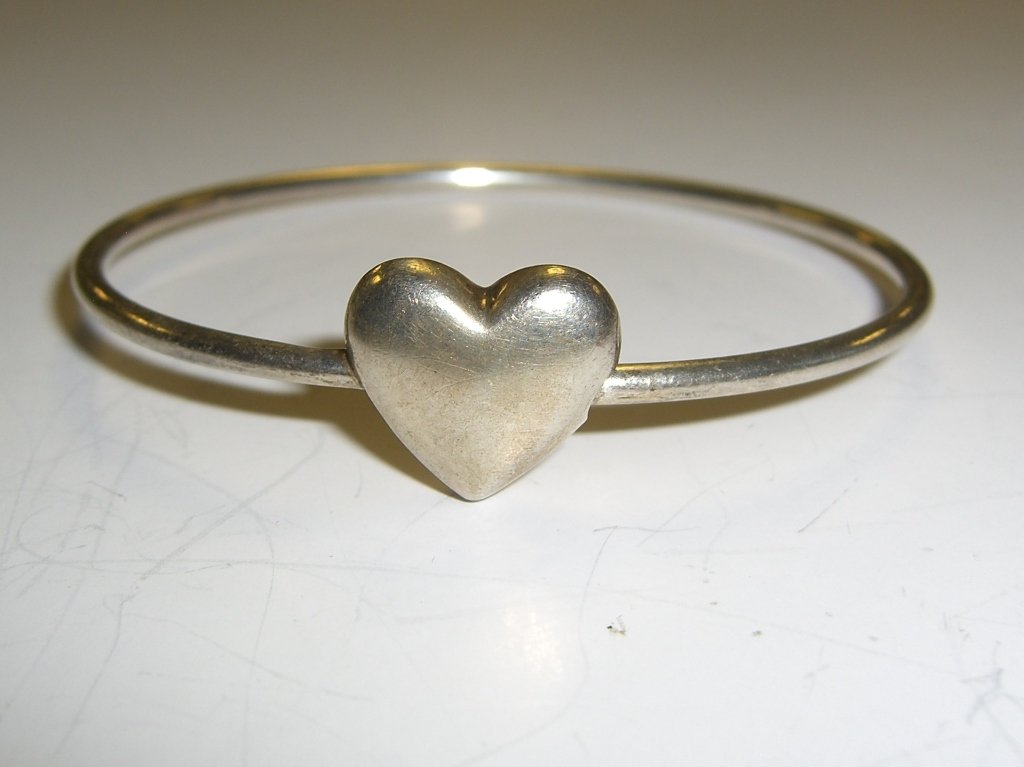 Tiffany sterling silver heart bangle bracelet (1 of 4)