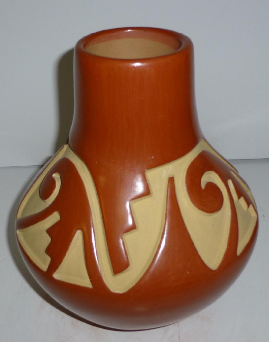 Belen Tapia Pottery vase (1 of 3)