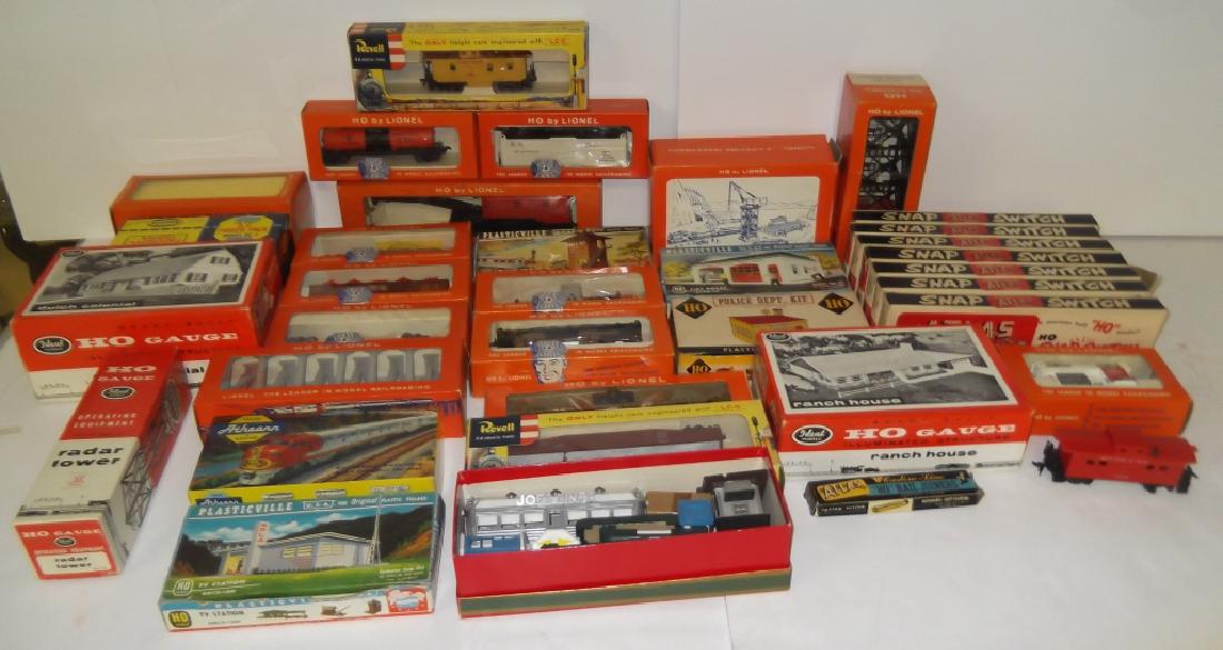 35 piece train accessories lot (1 of 11)