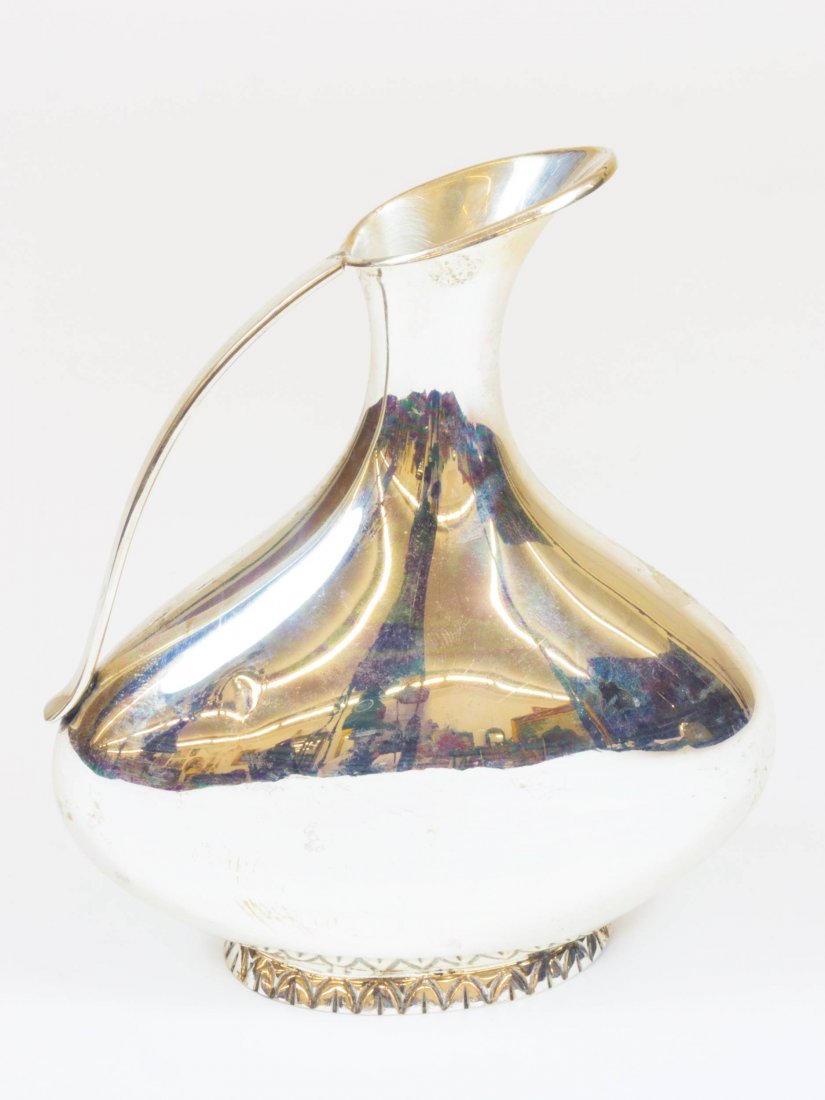 Silberne Kannenvase, 925/000 Sterlingsilber, geke: Silver pitchers vase, 925/000 sterling silver, fluted Ovalfuß with sheet bar decor, front side flat to the side far extravagant wall with diagonally rising shoulder, handle, slightly outward asked li