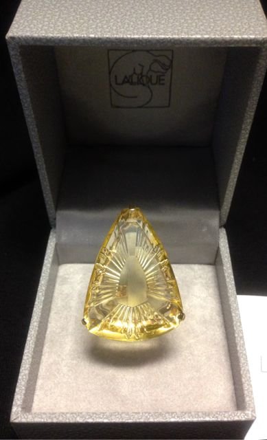 Lalique Ice Light Sun PO T56 Size 7.5: RING ICE LIGHT SUN PO T 56Combining elegance and calm, the Ice Light crystal exhibits stunning modernity. This timeless jewel catches the eye and awakens fascination. Its pure and graphic lines radiat