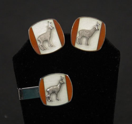 Robbins Attleboro Sterling Silver Pronghorn Embosse: Robbins Attleboro Sterling Silver Pronghorn Embossed Tie Clip and Cuff Links Marked Sterling to back of tie clip and cufflinks. 1 3/4" L
