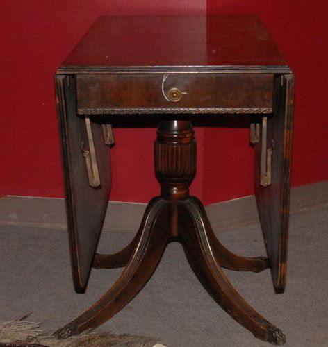 Duncan Phyfe Style Drop-leaf Table 29 1/2" x 37 1: Duncan Phyfe Style Drop-leaf Table 29 1/2" x 37 1/2" x 20 1/2" (closed) 61 1/2" (open)