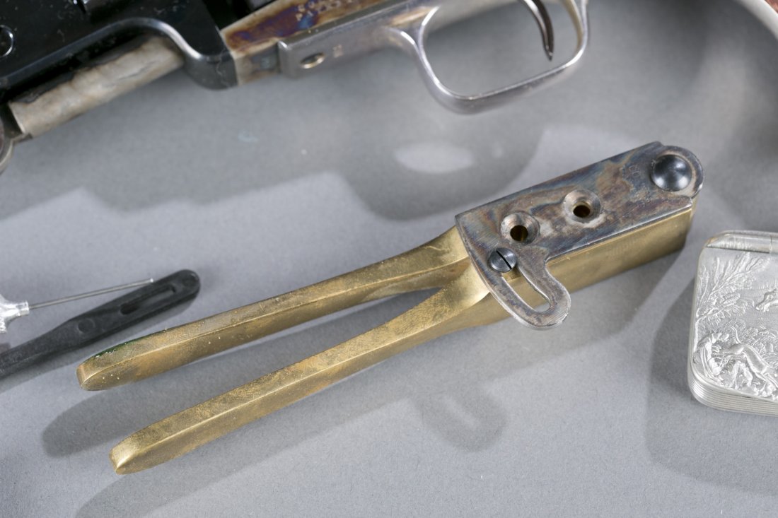 Grant/Lee 1971 Commemorative Pistol Set - 10