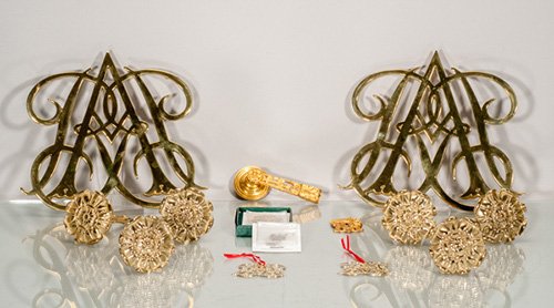 Box Lot of Virginia Metal Crafters and Assorted: Box Lot of Virginia Metal Crafters and Assorted Decorative Items To include: (2) Queen Anne Cypher ornaments, pair of earrings, (2) trivets, (6) flower shaped handles, 1 door handle/bracket (not VMCra