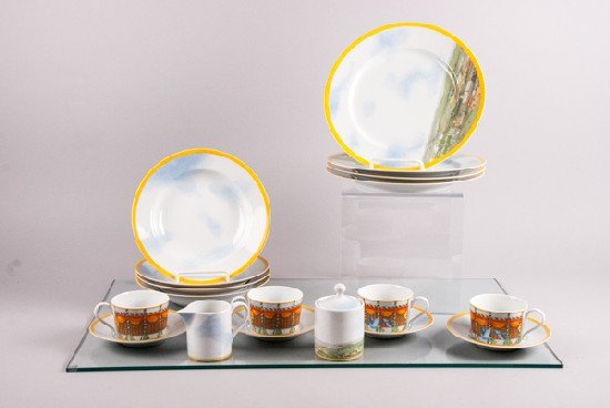 Tray Lot of Montgolfiere Porcelain: Tray Lot of Montgolfiere Porcelain To include 18 pieces. William Sonoma Fine Porcelain. 10"" diam