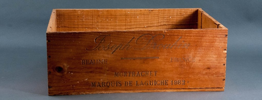 Wooden 1982 Montrachet Wine Box: good condition.