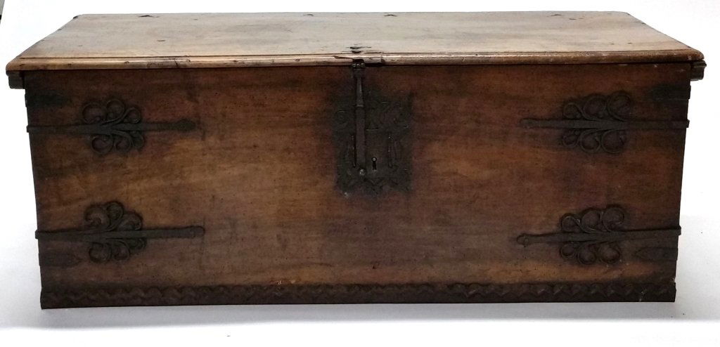 18th c. Spanish Colonial Wooden Trunk. (1 of 6)