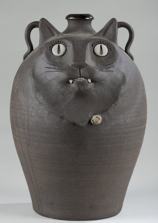 Patrick Eddington (US/Utah, 1953-2016).: Two-handled earthenware cat jug. Impressed on the body, " 35 / Of all animals, the cat alone attains to the contemplative life. He regards the wheel of existence from without like the Buddha. Andrew L