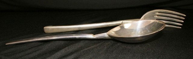 After a Design by Carlo Scarpa,: A Pair of Cleto Murani Sterling Silver Serving Servers , c 1990, original box and pouch , w 297 grams