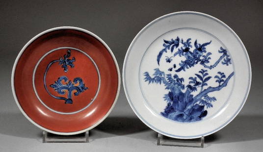 A Chinese porcelain iron red and underglazed blue circu: A Chinese porcelain iron red and underglazed blue circular dish, painted with a flower to centre and flowers to exterior, 4.625ins (117mm) diameter x 1.25ins (32mm) high (with apocryphal Ming six-char