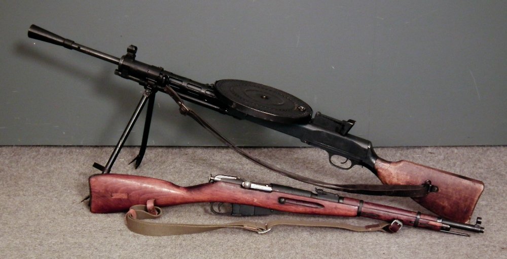 A Second World War Russian D.P.28 machine gun dated 194: A Second World War Russian D.P.28 machine gun dated 1944 (de-activated), 50ins overall, with stand, and a Second World War Russian Moisin Negant Cavalry carbine dated 1943 (de-activated), 40.25ins Not