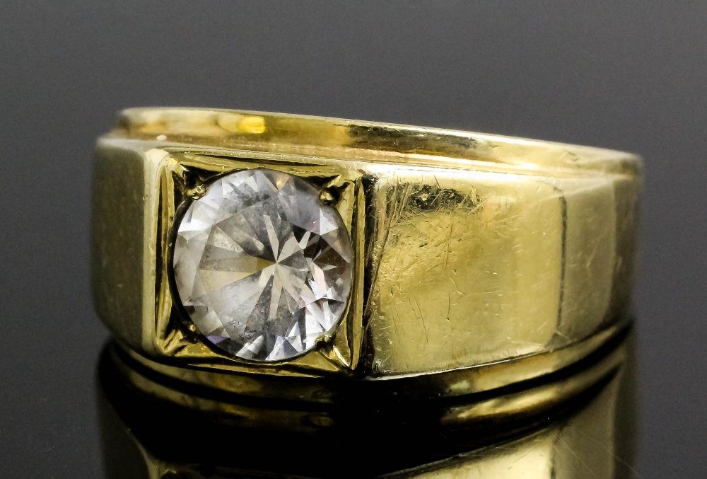 An early 20th Century gentleman’s 9ct gold mounted soli: An early 20th Century gentleman’s 9ct gold mounted solitaire white sapphire ring, the old cut stone approximately 1.50ct (gross weight 7.7 grammes - ring size T)