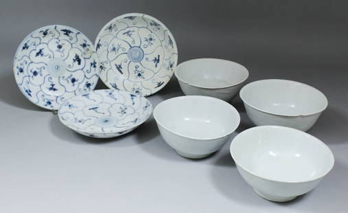 “Tek Sing Cargo” - Four porcelain circular bowls, vario: “Tek Sing Cargo” - Four porcelain circular bowls, various sizes, and three saucer shaped dishes painted with flowers (all with Nagel Auctions labels)