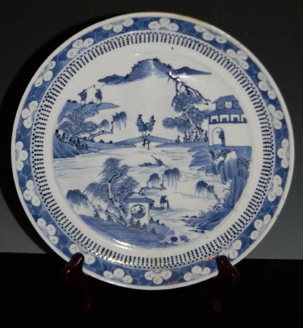 CHINESE EXPORT CERAMIC BLUE AND WHITE PLATE (1 of 6)