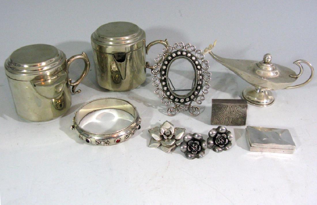 TAXCO, MEXICO 925 & 980 SILVER JEWELRY & LAMP: TAXCO, MEXICO 925 & 980 SILVER JEWELRY & LAMP: 20th c., Mexico. 1.) PLAT-MEX S.A. - Aladdin oil lamp, 2.25"h x 4.75"l x 1.75"w, impressed: 'PLAT-MEX S.A. HECHO EN MEXICO 925 STERLING' eagle 20. 2.) FE