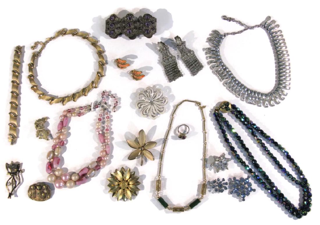 VINTAGE TO ANTIQUE SIGNED COSTUME JEWELRY (1 of 5)