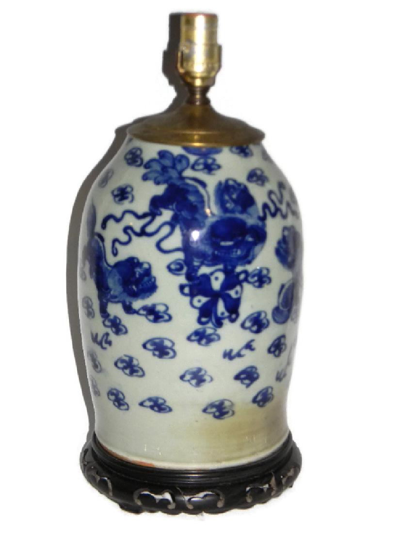 19TH CHINESE BLUE & WHITE CERAMIC FOO DOG LAMP (1 of 5)