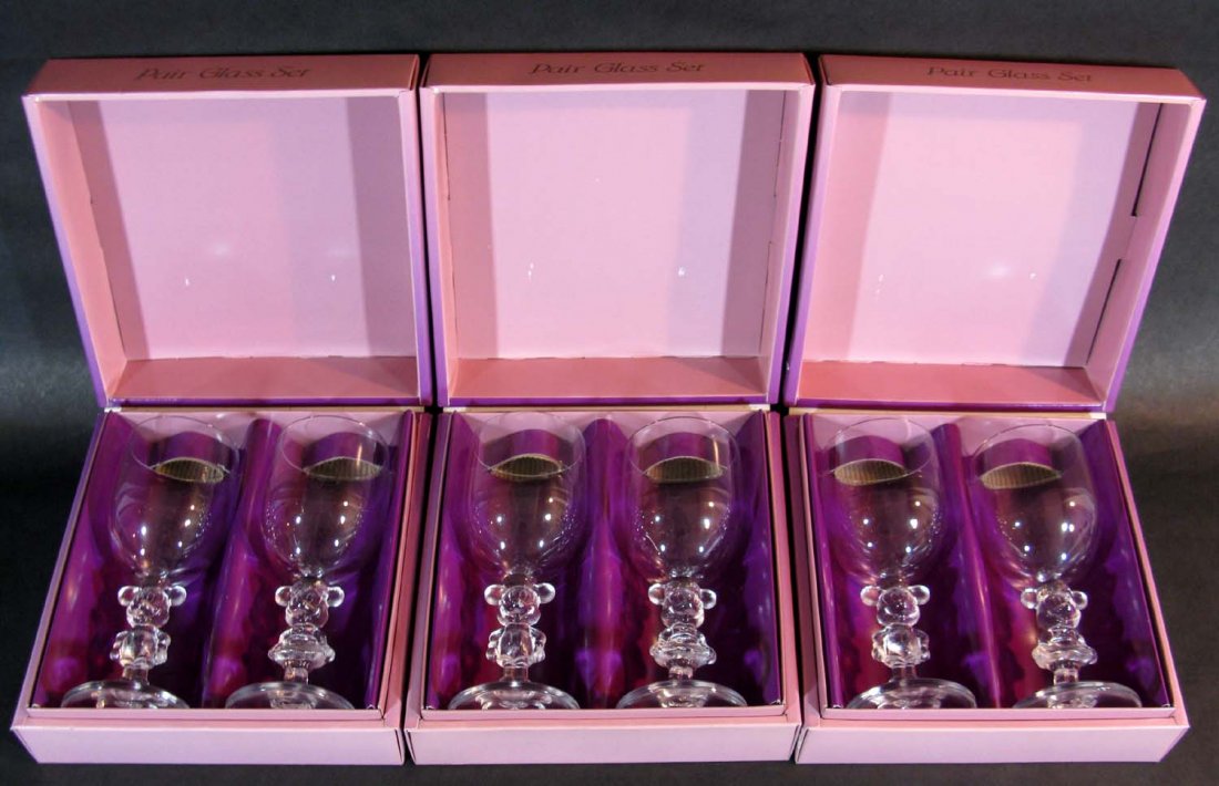 Lot 6 Walt Disney Mickey Minnie Mouse Toasting Glasses: Lot of 6 cast glass Mickey and Minnie pressed glass toasting glasses. Set includes 3 with Minnie Mouse and 3 with Mickey Mouse. Released through the Walt Disney Co., each stands 6 3/8"h. Each pair is