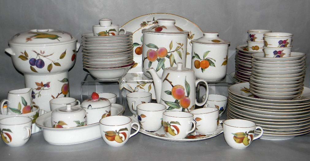 91 pcs Royal Worcester Evesham Dinnerware Service: 91 pc Royal Worcester Evesham Dinnerware Service, includes Dinner Service for 12, set includes, 12 each @ Cups, Saucers, Bread Plates, Soup Bowls, Salad Plates, Dinner Plates; Set also includes Cream 