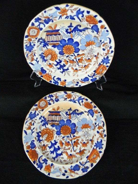 2 MASON'S PATENT IRONSTONE LOBED PLATES 1813-1820: Pair of Mason's Patent Ironstone Lobed Plates in the Japan" Pattern, polychrome decoration in under-glaze cobalt blue, and over-glaze enamels. 1813 - 1820 Mason's mark imprinted each 9 3/8"d.