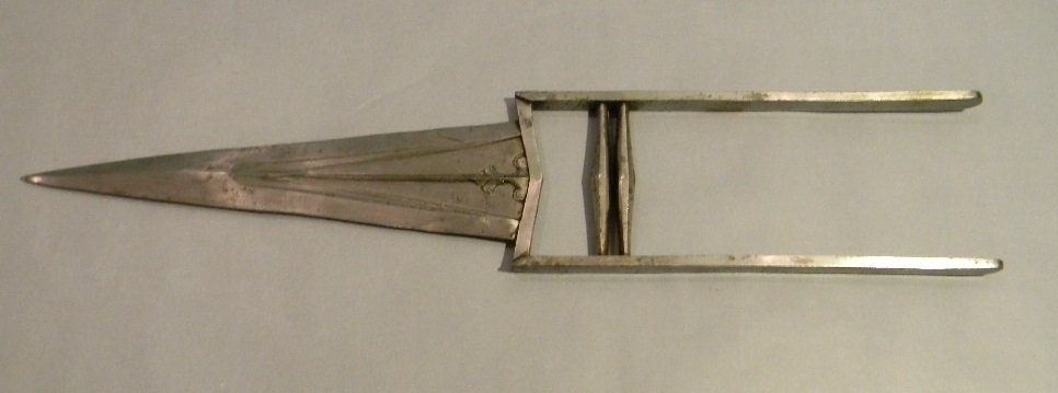 INDO-PERSIAN MUGHAL KATAR PUSH DAGGER W/ ACANTHUS: INDO-PERISAN MUGHAL KATAR PUSH DAGGER. 26.98cm (18 5/8"l); Forger's marks to the top of the handle.Per the consignor, provenance states that this and the other Indian weapons offered in this auction w
