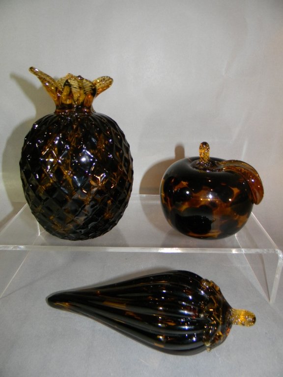 3 ITALIAN TORTOISE SHELL GLASS FRUITS & VEGETABLES: 3 ITALIAN TORTOISE SHELL GLASS FRUITS & VEGETABLES: All hollow blown with hand pulled stems and leaves: Pineapple (6 3/4"h), apple (4"h) and squash (8"l); pineapple with "MADE IN ITALY" foil label.