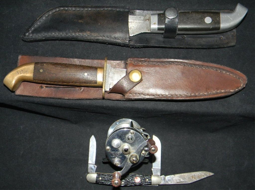 SPORTSMAN LOT PFLUEGER REEL & HUNTING KNIVES: SPORTSMAN LOT PFLUEGER REEL & HUNTING KNIVES: 4 piece lot to include Pflueger No. 1893L reel with a Boker 3 Blade folding pocket knife, blade marked Boker, Solingen Germany (4" L), note blade conditio