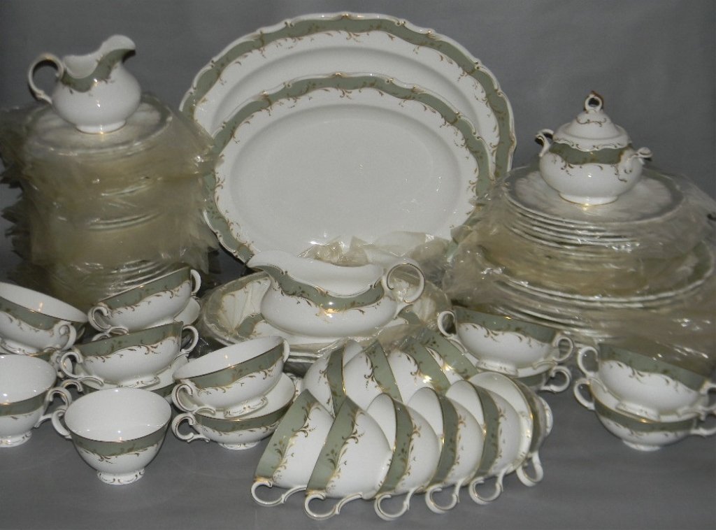 ROYAL DOULTON FONTAINEBLEAU PORCELAIN SERVICE: 91 Piece Porcelain Service for 12, in the Royal Doulton Fontainebleau pattern with green and gilded trim. Collection to include: 12 @ Dinner Plates (10.5"d), 12 @ Bread and Butter (6.5"d), 12 @ Salad 