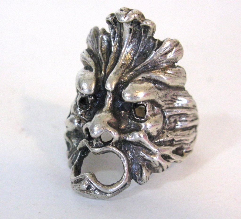 STERLING SILVER GRIFFIN HEAD RING (1 of 3)