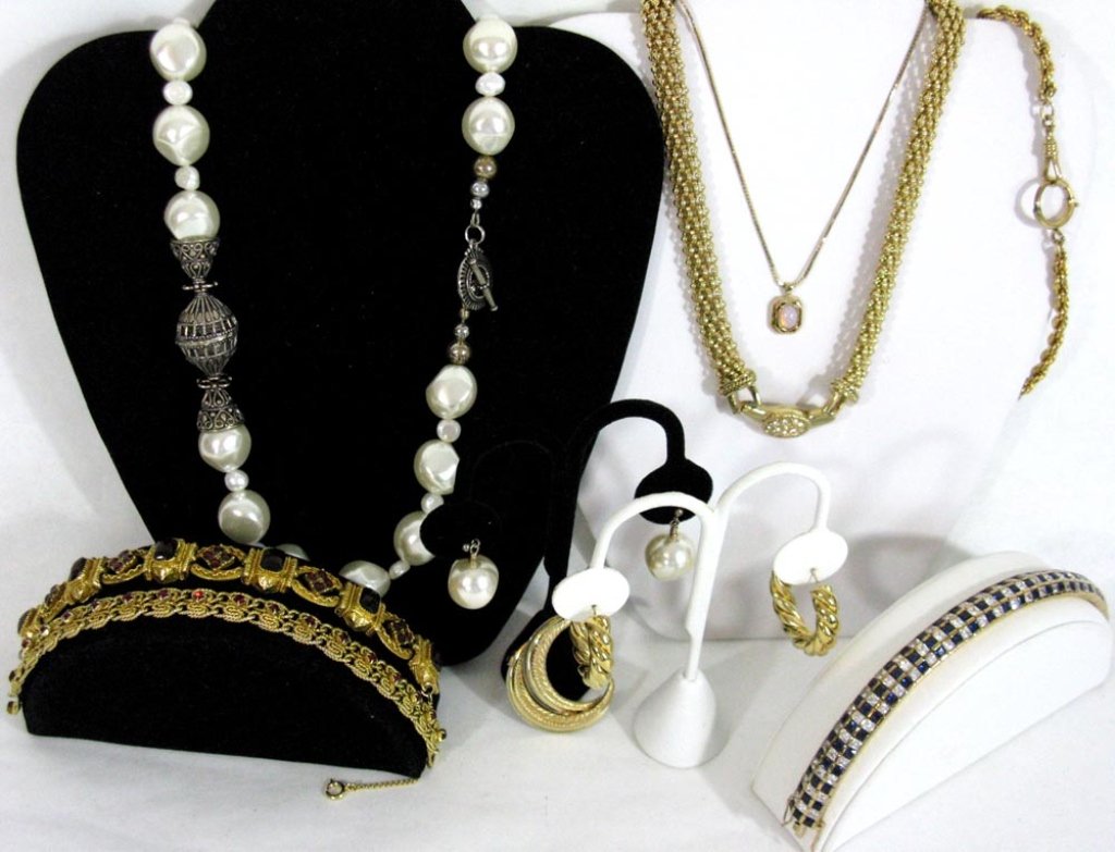 JEWELRY: STERLING, RHINESTONE & SIGNED COSTUME (1 of 7)