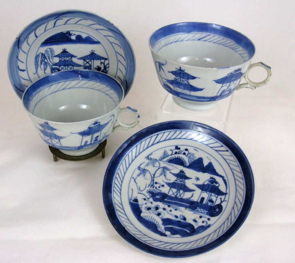 PAIR CHINESE CANTON CERAMIC TEA CUPS 19TH C. (1 of 6)
