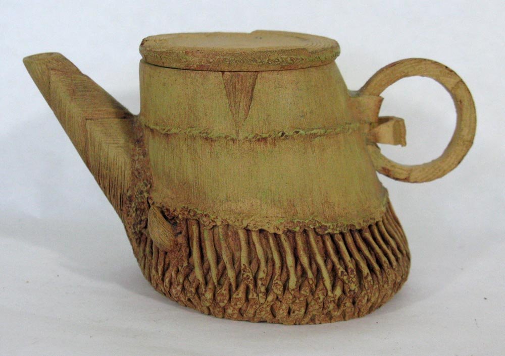 CHINESE SIGNED YIXING CERAMIC TEAPOT (1 of 5)