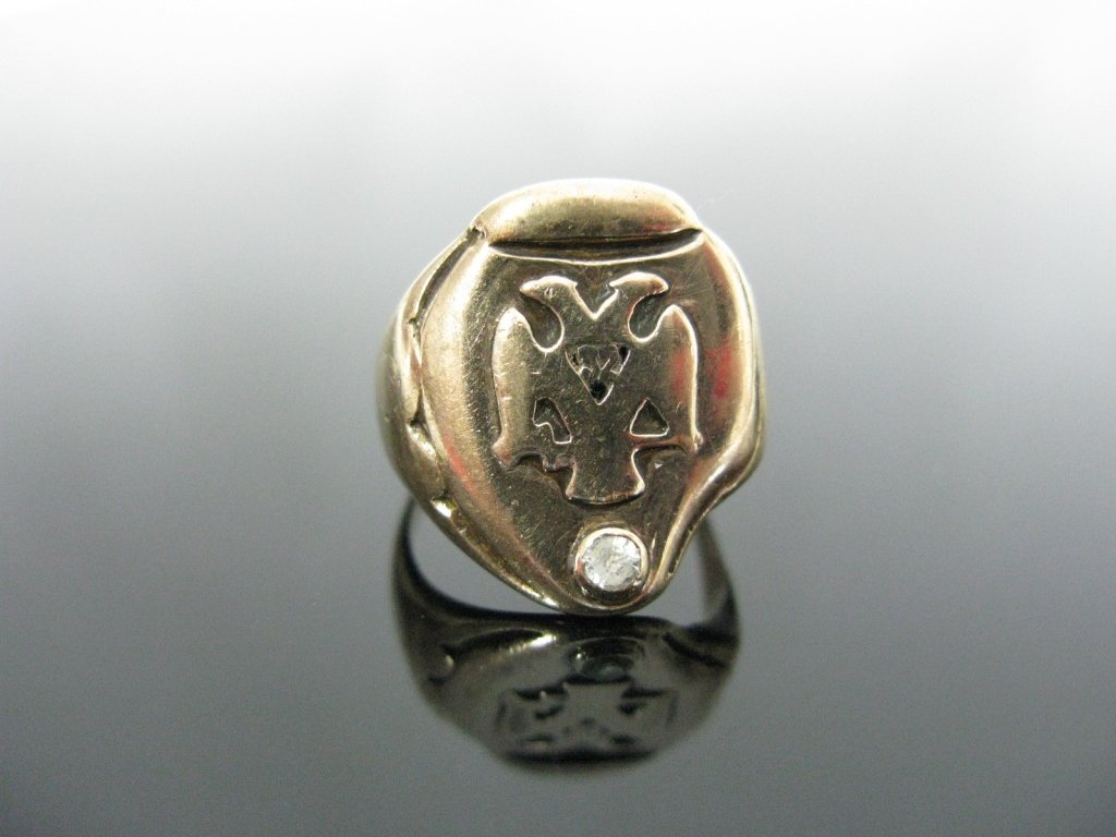 ANTIQUE 32ND DEGREE MASONIC GOLD RING: Finely hand-made, 10k yellow gold ring, with the handsomely patinated image of a double-headed eagle holding a sword in its talons and with the numbers "32" upon its chest, set with a faceted stone be