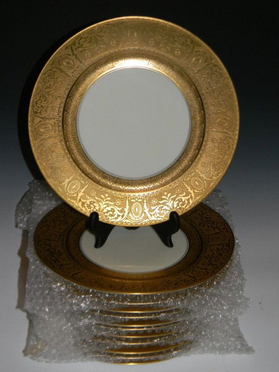 12 FURSTENBERG GILDED EDGE PORCELAIN PLATES: A magnificent set of twelve German porcelain dinner plates made by Furstenberg between 1906 and 1918. Each with a wide gold band having a deeply etched pattern, 11"d.