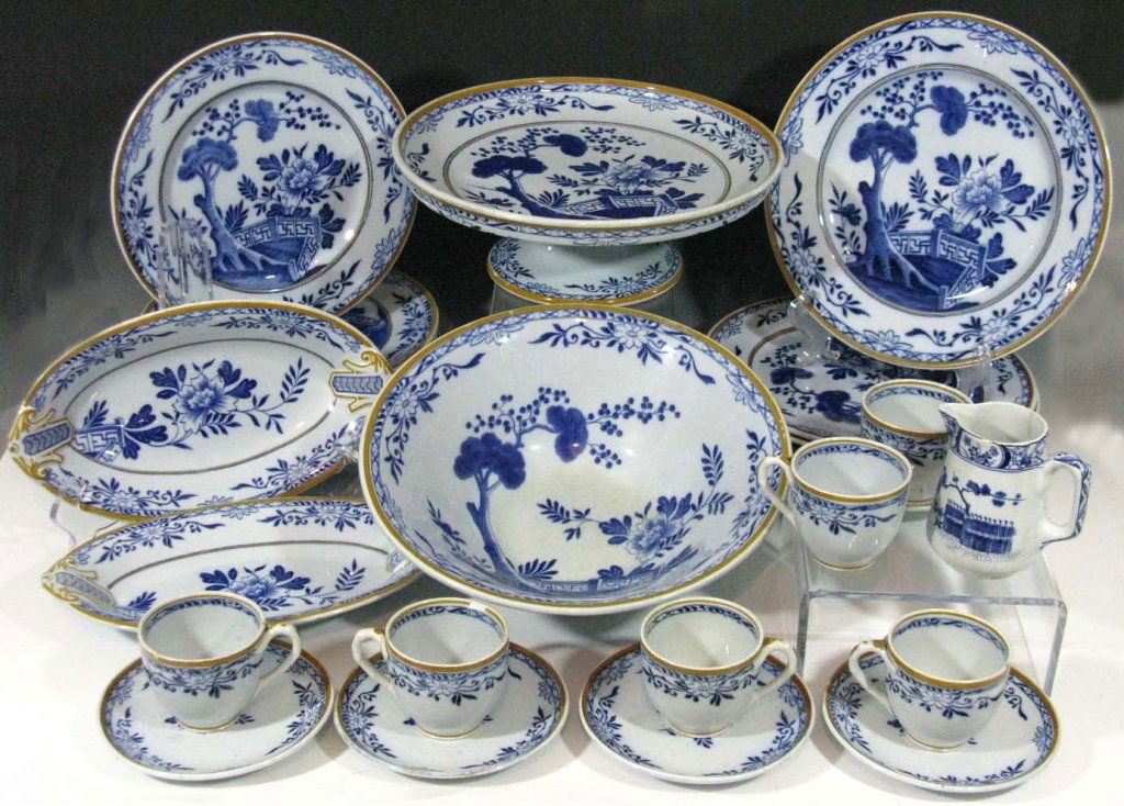 19TH FRENCH CREIL MONTEREAU FAIENCE DELFT DINNER (1 of 10)