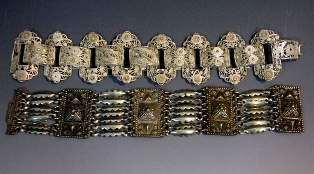 2 VINTAGE MEXICAN STERLING SILVER BRACELETS (1 of 4)