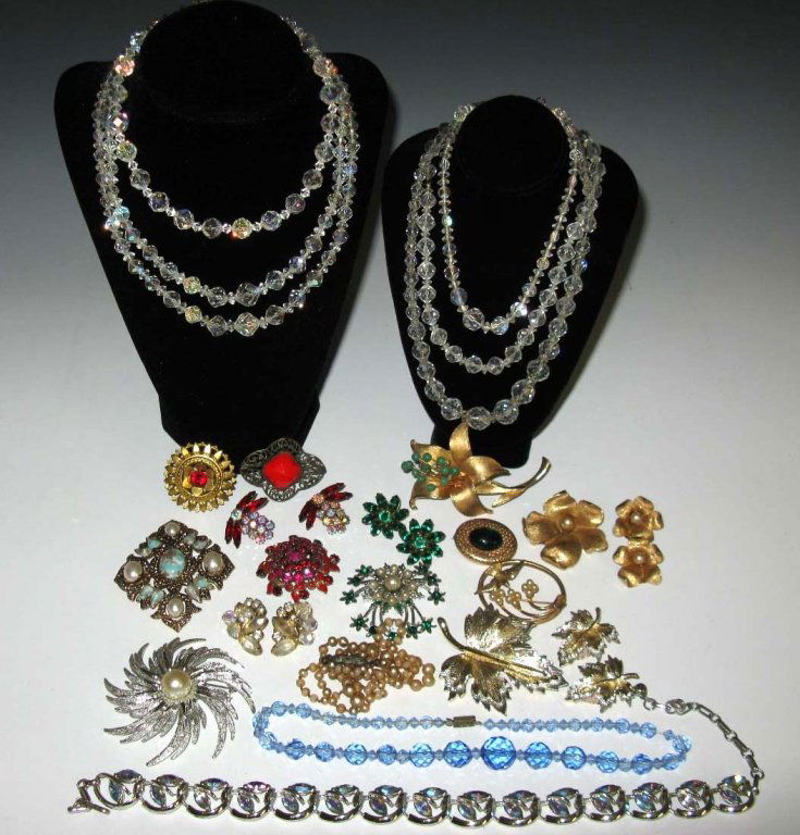 COLLECTION VINTAGE COSTUME JEWELRY (1 of 8)