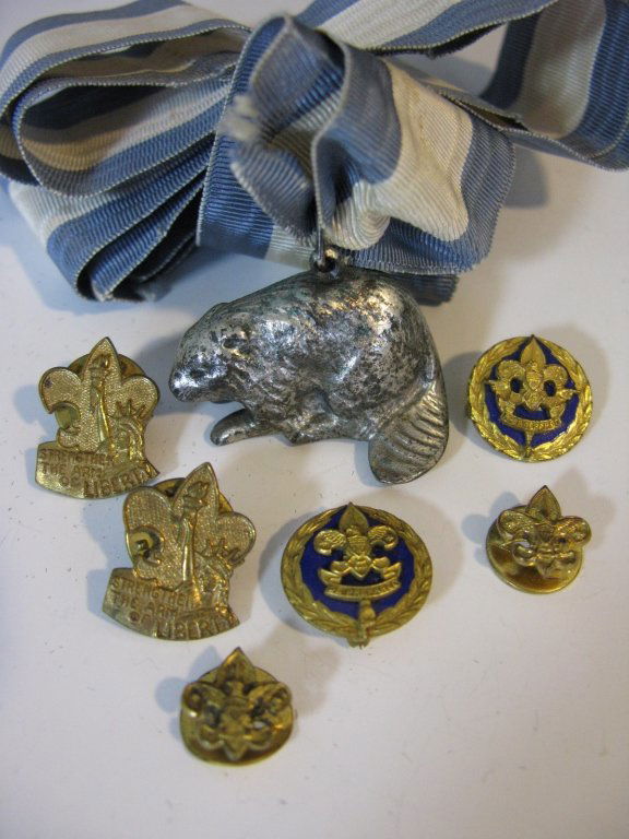 BOY SCOUTS STERLING BEAVER AWARD & PINS (1 of 4)