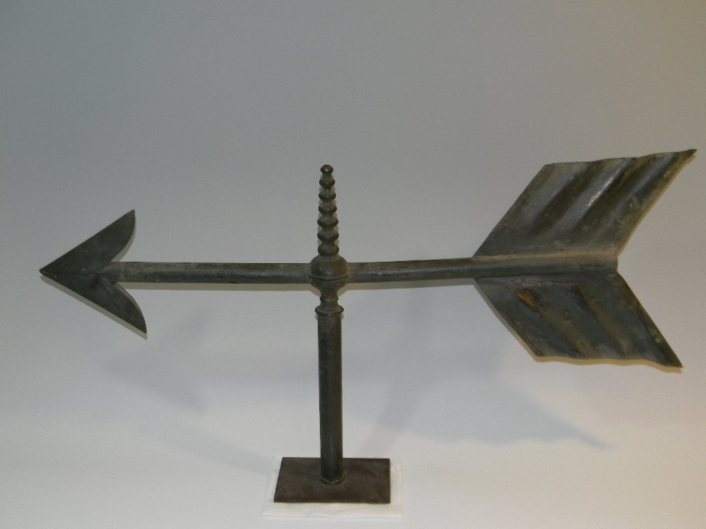 ANTIQUE ARROW FORM METAL WEATHERVANE (1 of 8)